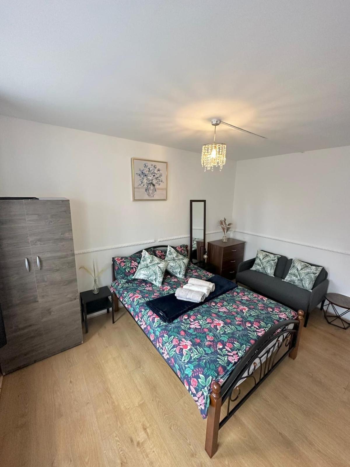 2 Bedroom Flat, 2 Minutes Walk To Bethnalgreen Station, Central London Bagian luar foto