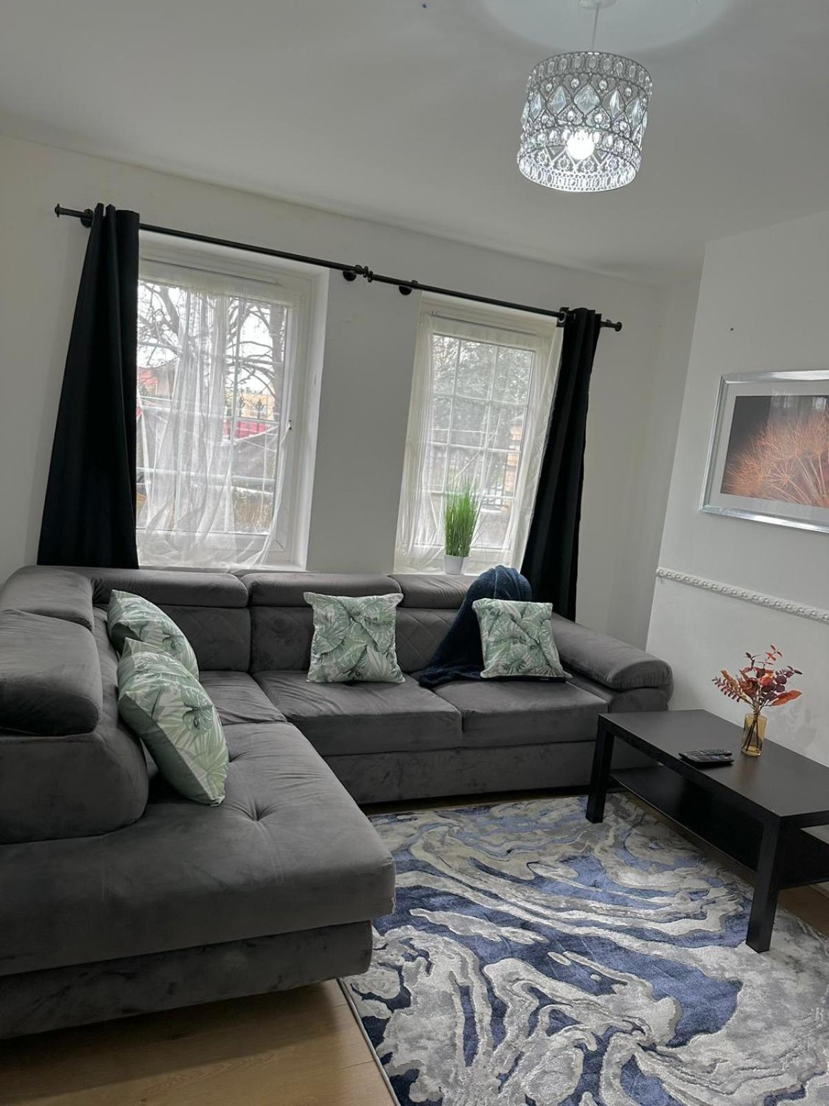 2 Bedroom Flat, 2 Minutes Walk To Bethnalgreen Station, Central London Bagian luar foto