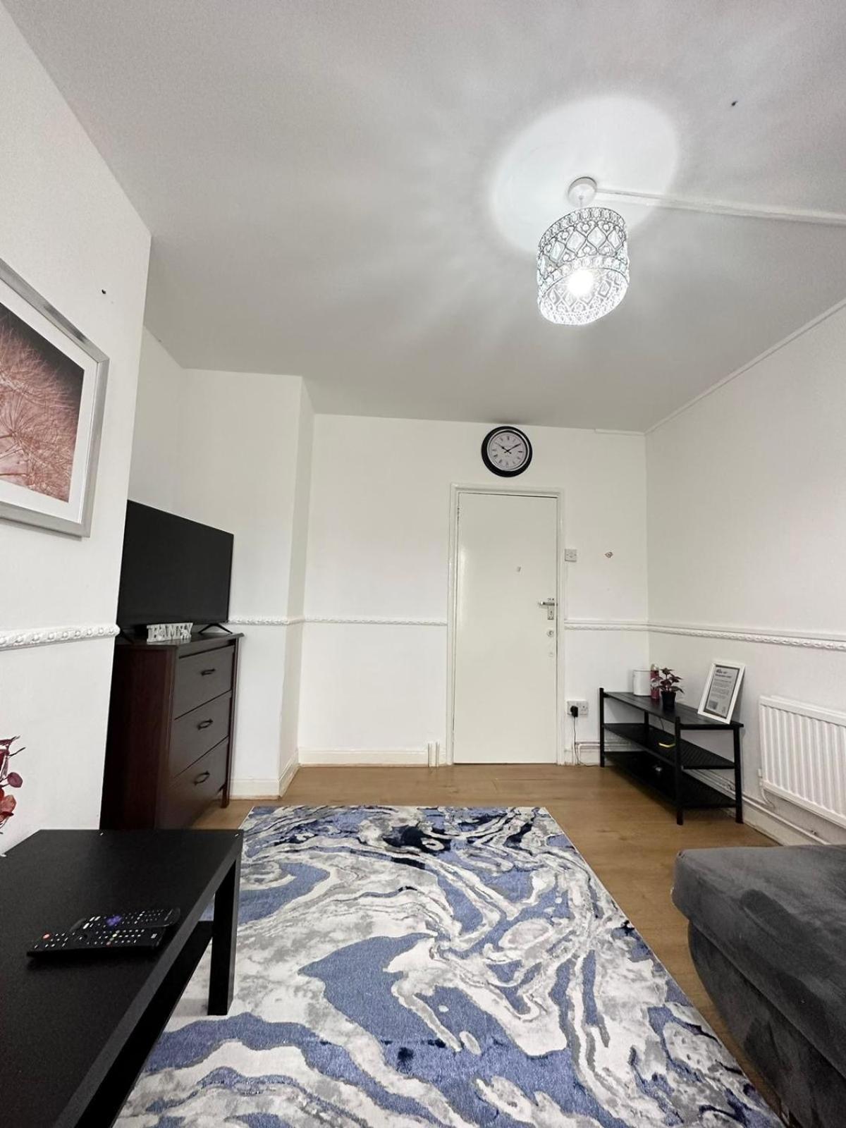 2 Bedroom Flat, 2 Minutes Walk To Bethnalgreen Station, Central London Bagian luar foto