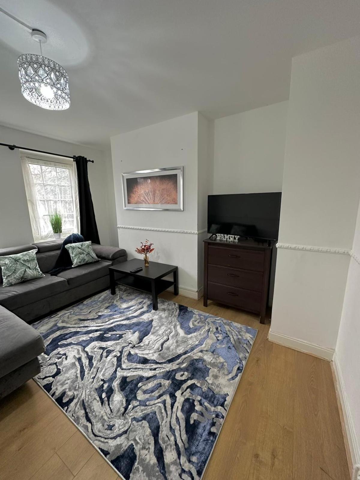 2 Bedroom Flat, 2 Minutes Walk To Bethnalgreen Station, Central London Bagian luar foto
