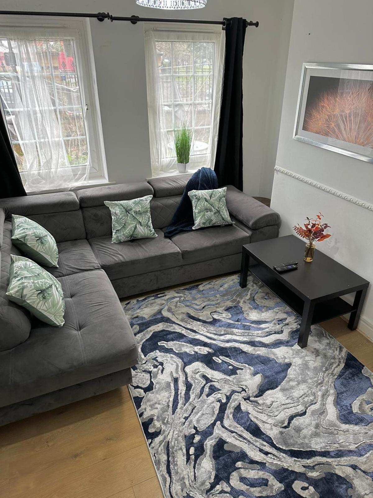 2 Bedroom Flat, 2 Minutes Walk To Bethnalgreen Station, Central London Bagian luar foto