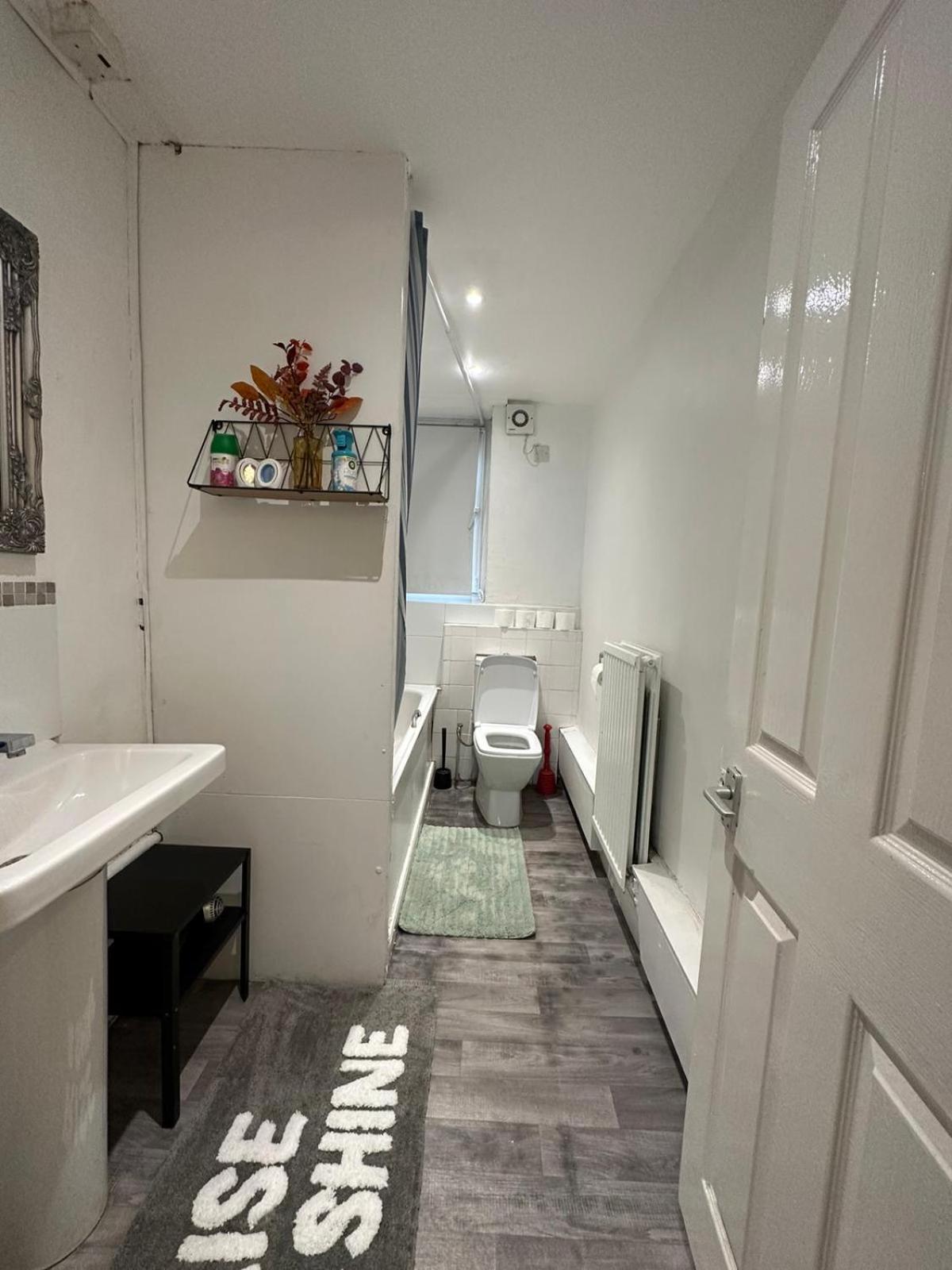 2 Bedroom Flat, 2 Minutes Walk To Bethnalgreen Station, Central London Bagian luar foto