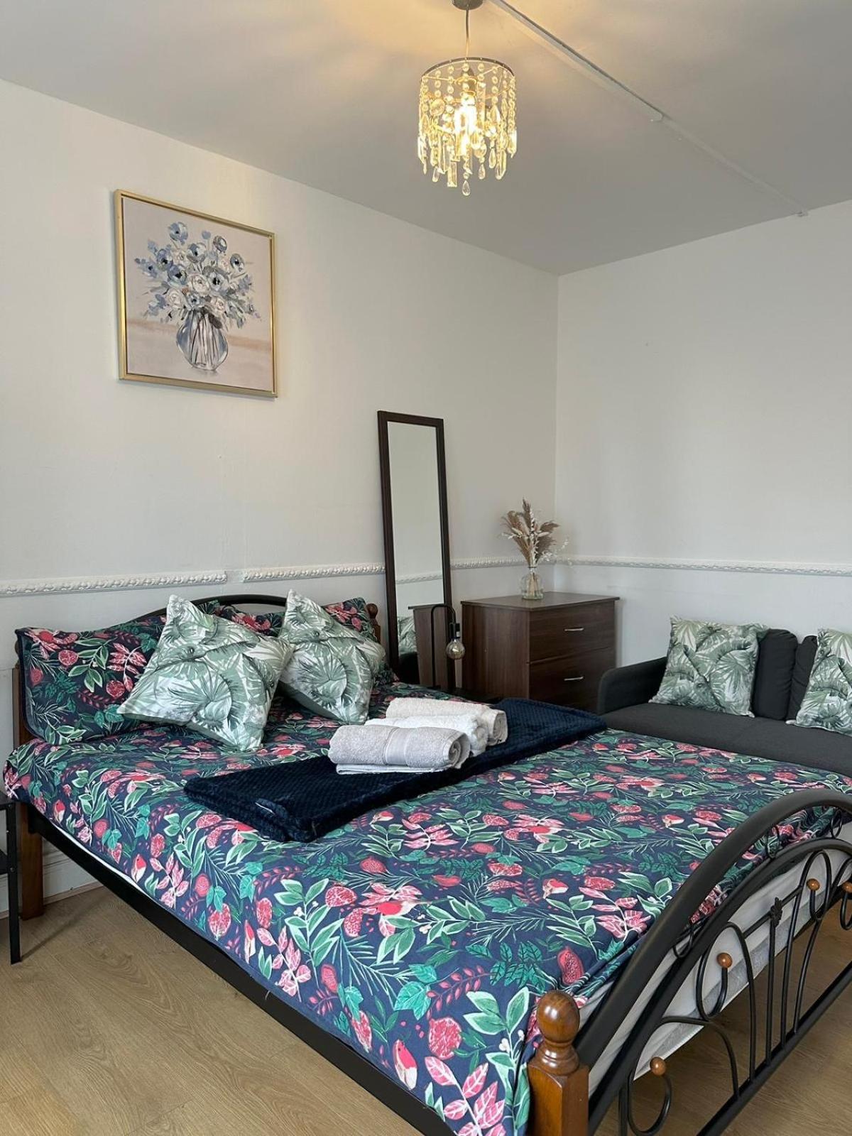 2 Bedroom Flat, 2 Minutes Walk To Bethnalgreen Station, Central London Bagian luar foto