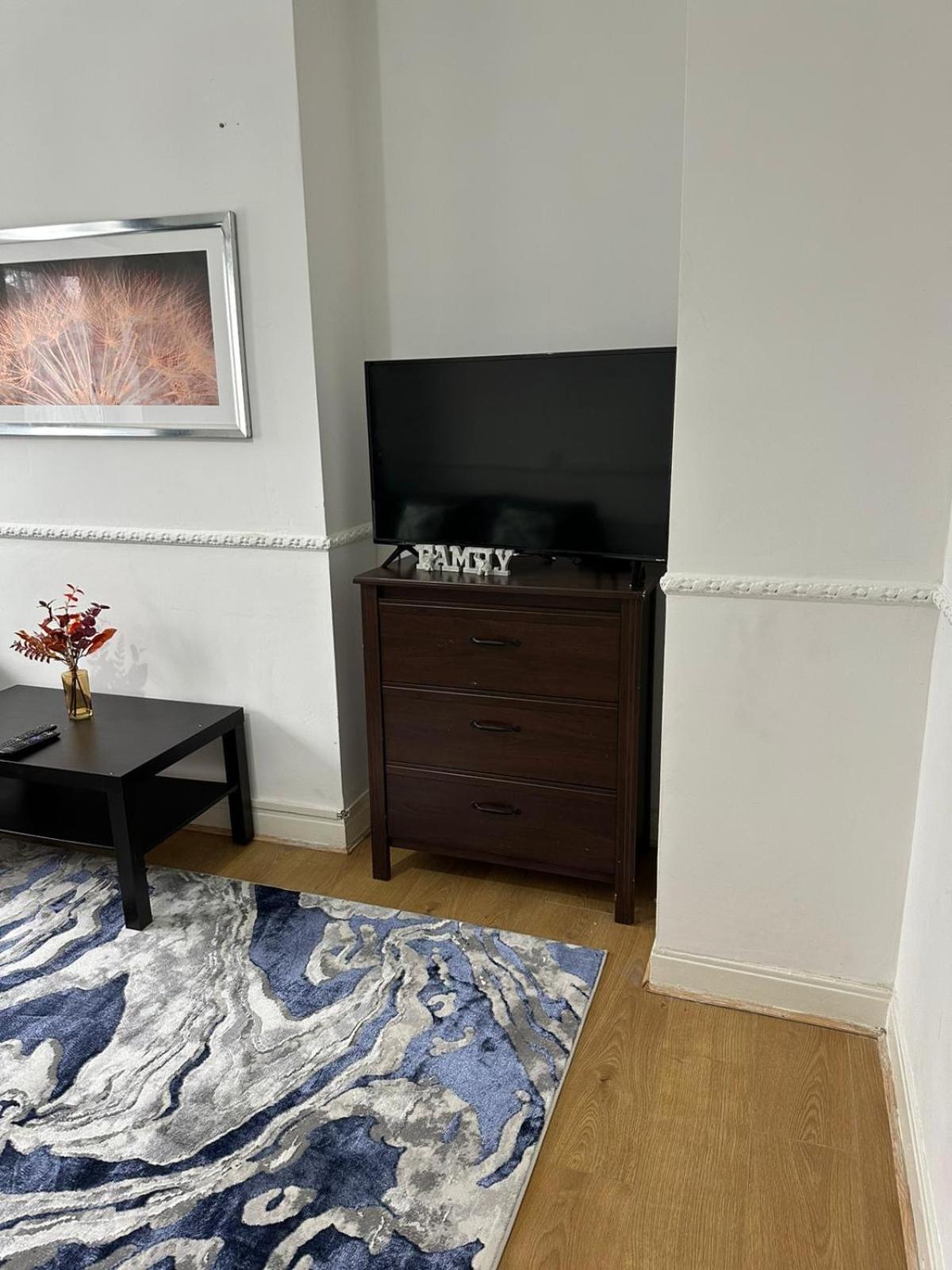 2 Bedroom Flat, 2 Minutes Walk To Bethnalgreen Station, Central London Bagian luar foto