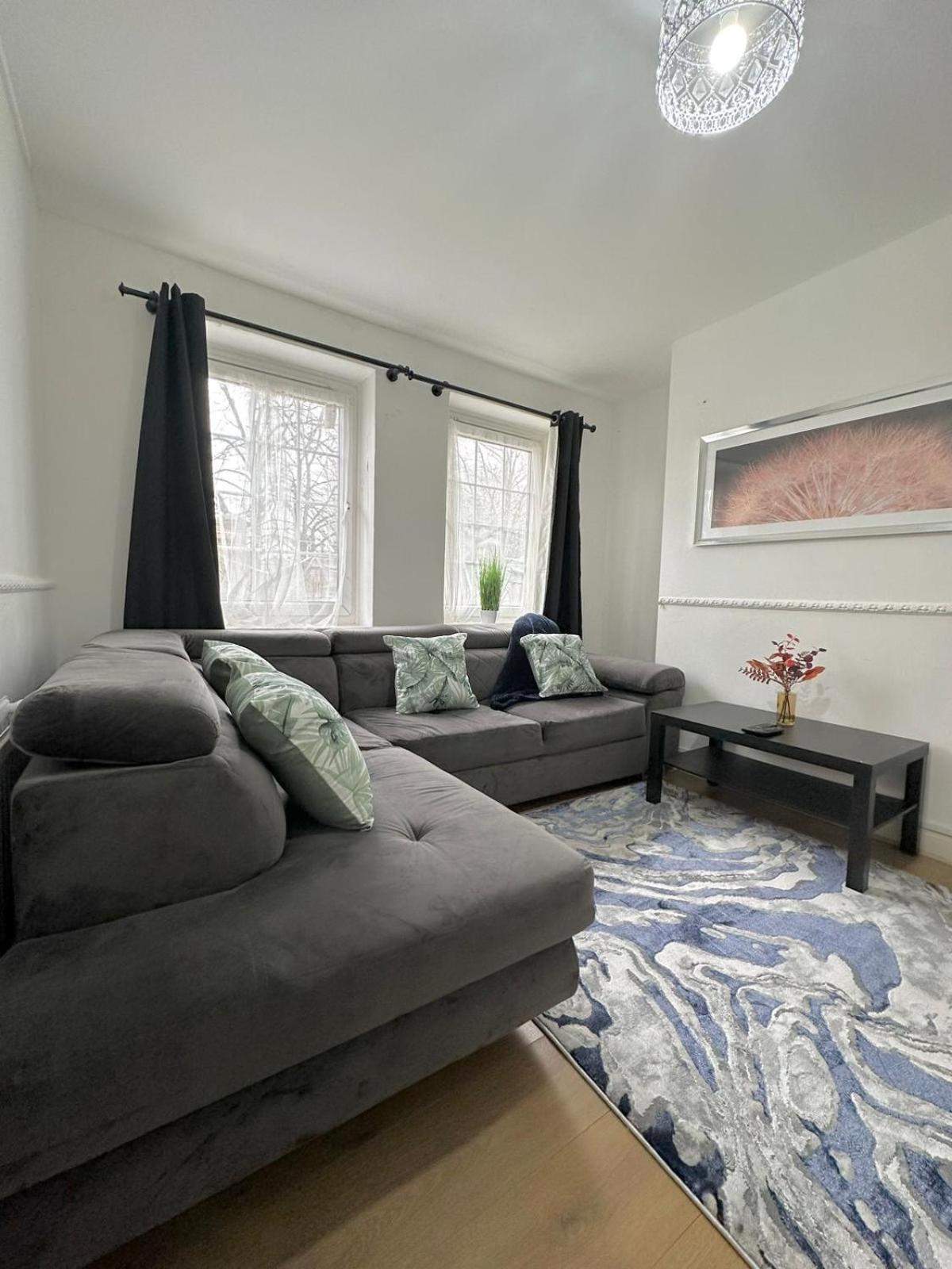 2 Bedroom Flat, 2 Minutes Walk To Bethnalgreen Station, Central London Bagian luar foto