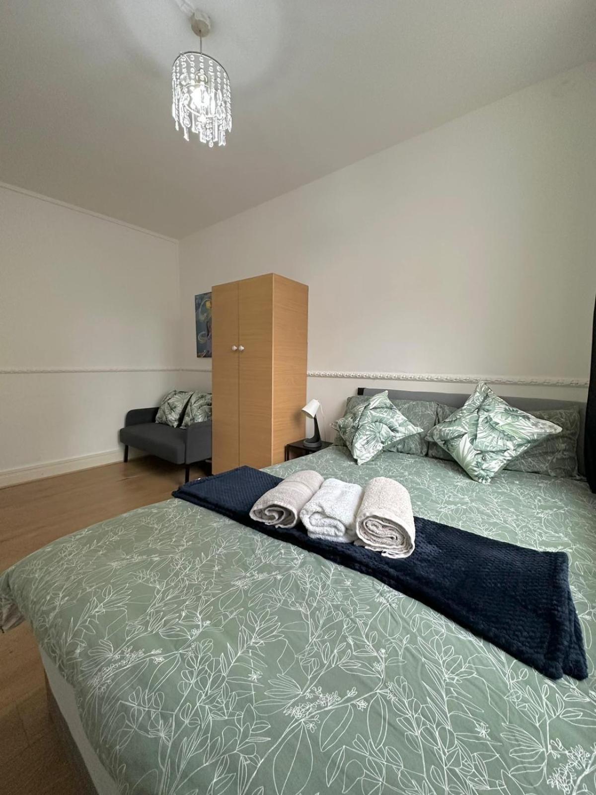 2 Bedroom Flat, 2 Minutes Walk To Bethnalgreen Station, Central London Bagian luar foto