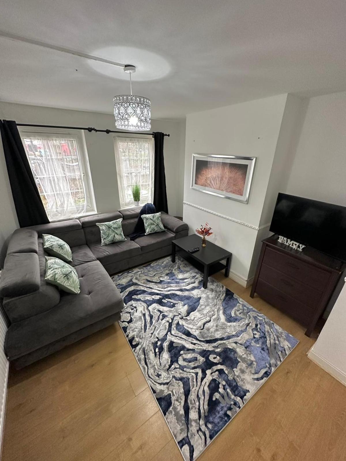 2 Bedroom Flat, 2 Minutes Walk To Bethnalgreen Station, Central London Bagian luar foto