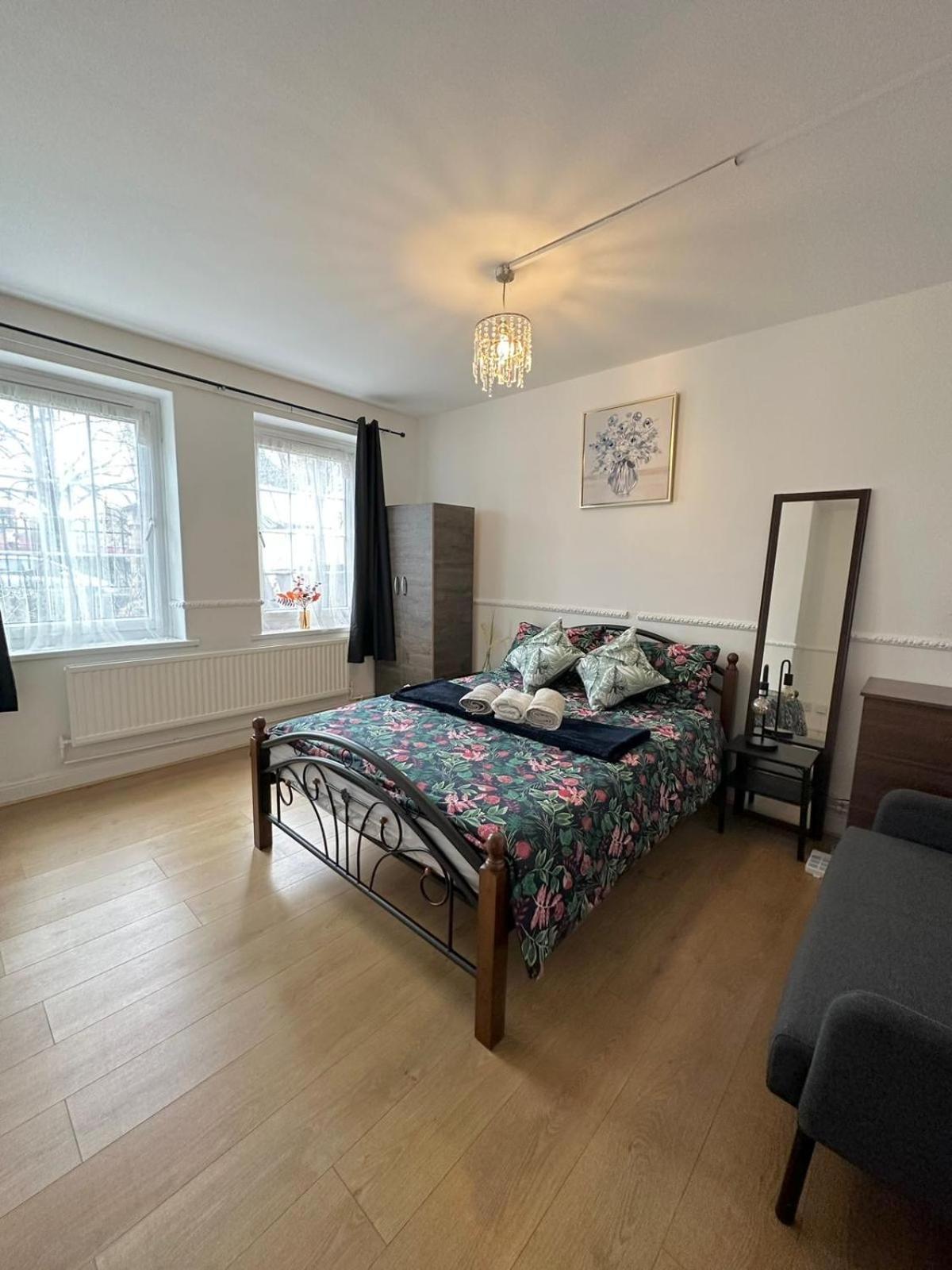 2 Bedroom Flat, 2 Minutes Walk To Bethnalgreen Station, Central London Bagian luar foto