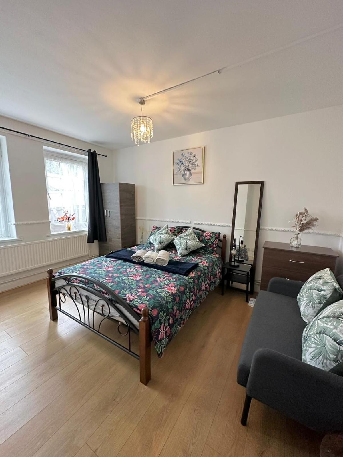 2 Bedroom Flat, 2 Minutes Walk To Bethnalgreen Station, Central London Bagian luar foto