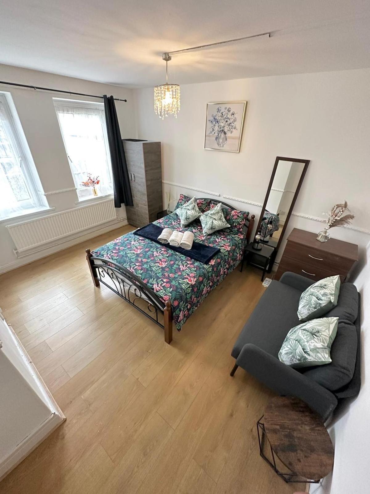 2 Bedroom Flat, 2 Minutes Walk To Bethnalgreen Station, Central London Bagian luar foto