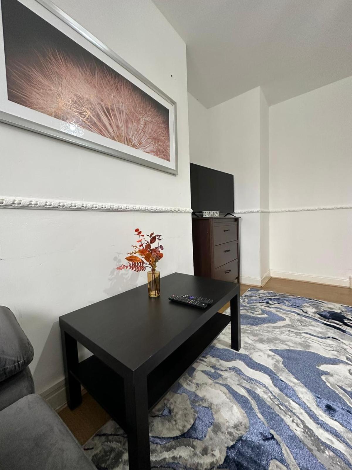 2 Bedroom Flat, 2 Minutes Walk To Bethnalgreen Station, Central London Bagian luar foto
