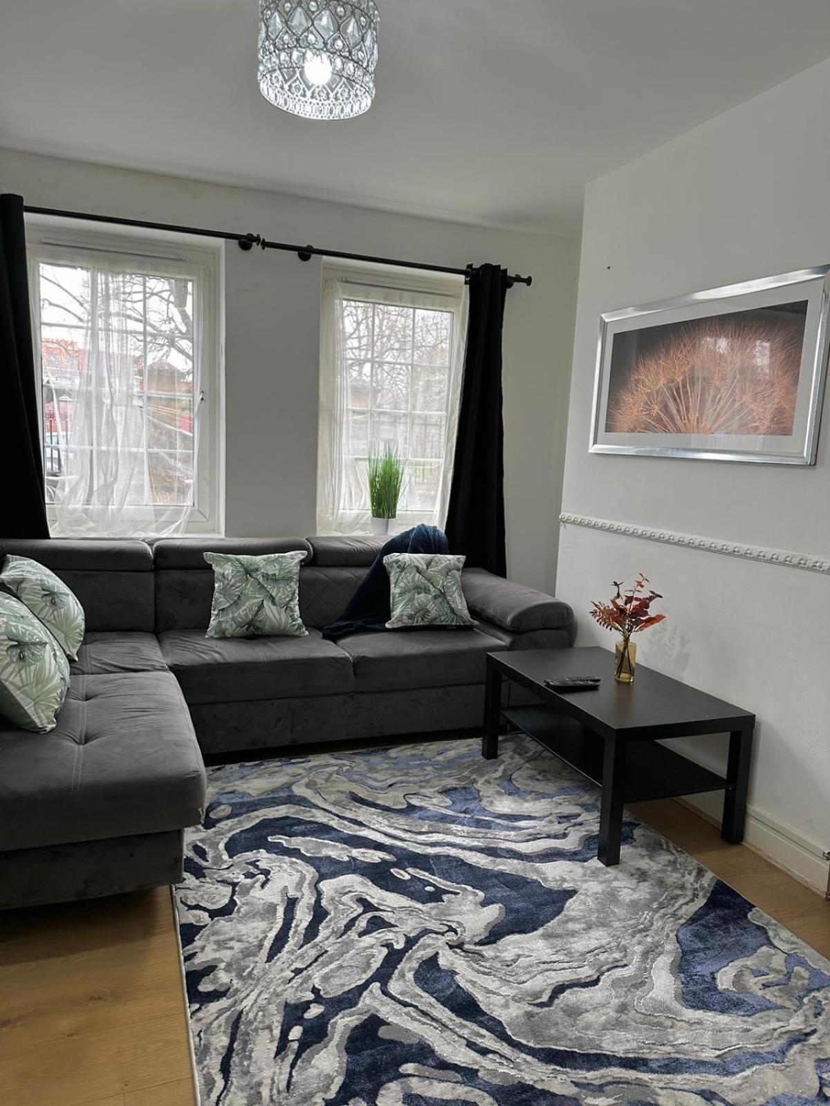2 Bedroom Flat, 2 Minutes Walk To Bethnalgreen Station, Central London Bagian luar foto