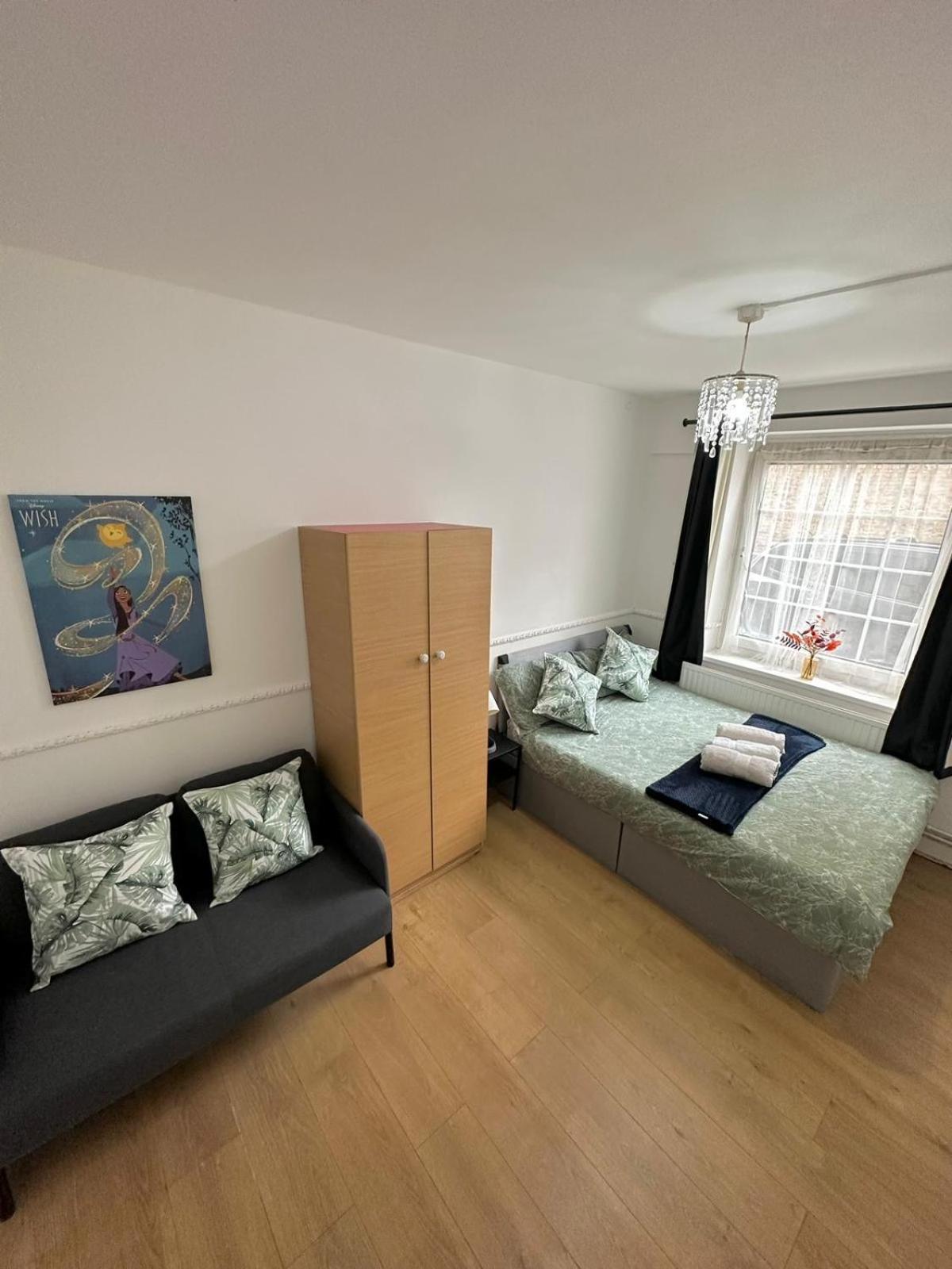 2 Bedroom Flat, 2 Minutes Walk To Bethnalgreen Station, Central London Bagian luar foto