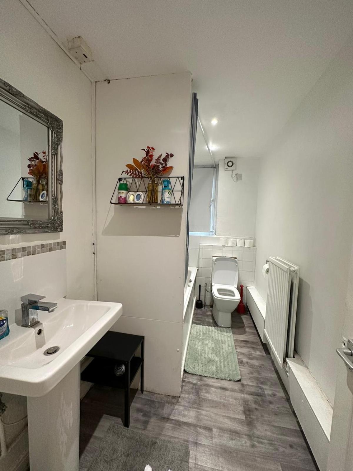 2 Bedroom Flat, 2 Minutes Walk To Bethnalgreen Station, Central London Bagian luar foto