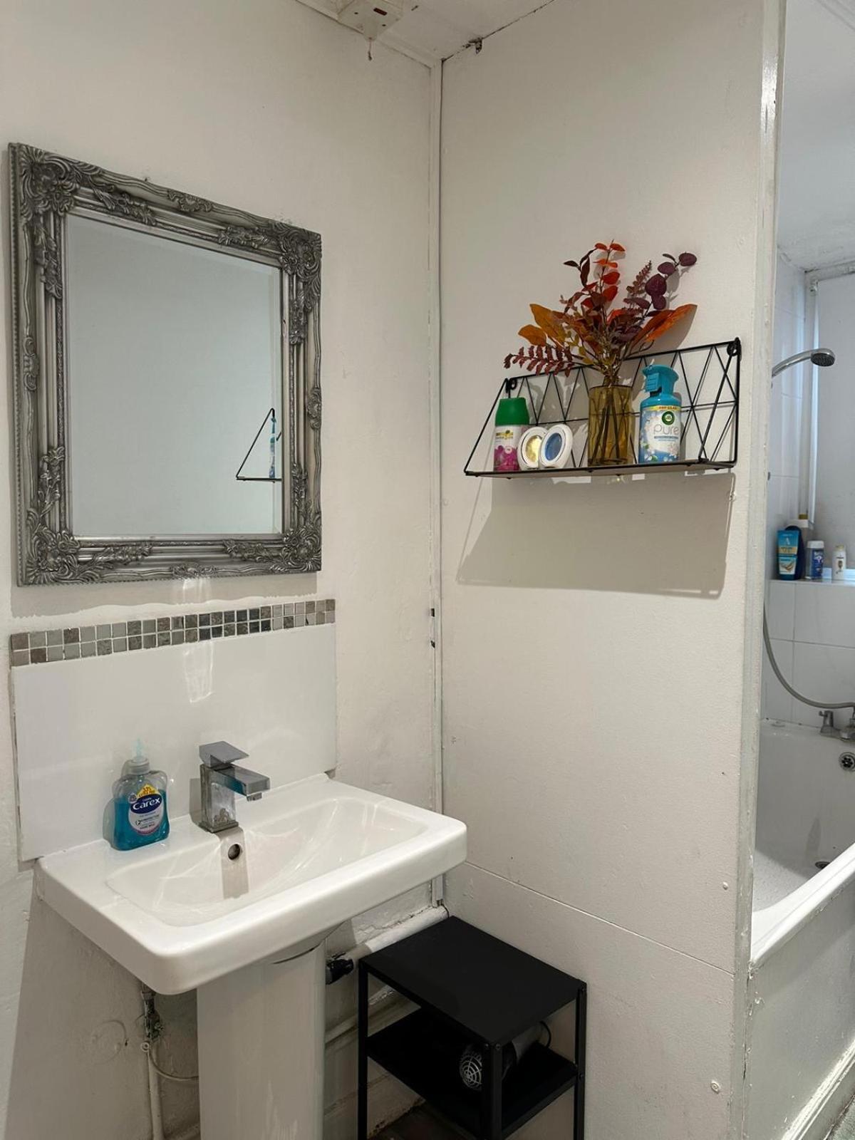 2 Bedroom Flat, 2 Minutes Walk To Bethnalgreen Station, Central London Bagian luar foto