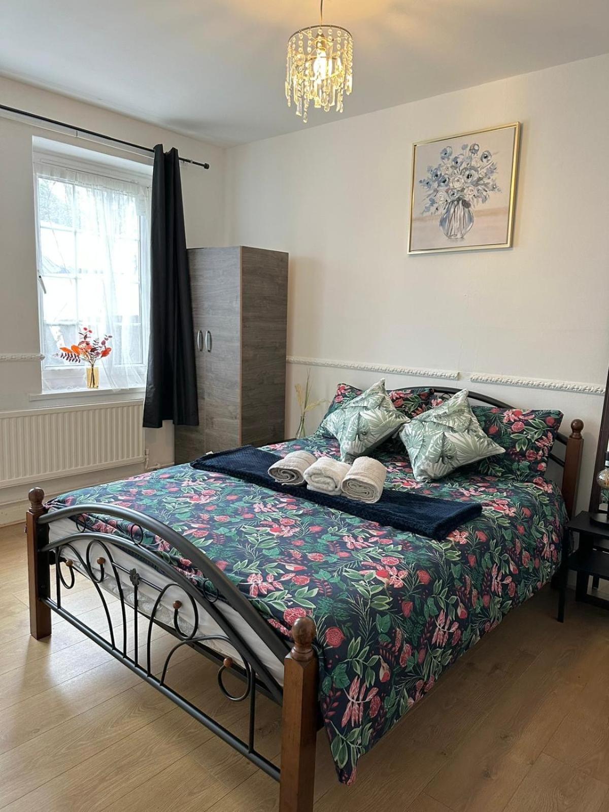 2 Bedroom Flat, 2 Minutes Walk To Bethnalgreen Station, Central London Bagian luar foto